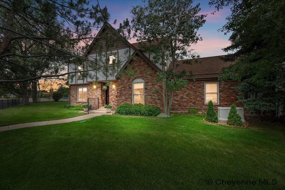 916 Frontier Park Ave, Cheyenne, WY 82001 - #1