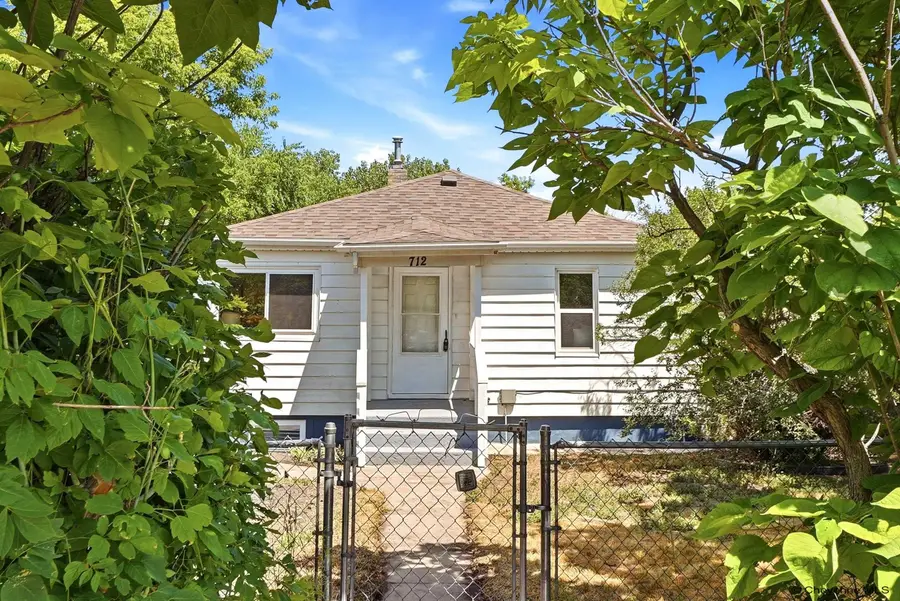 712 W 5th St, Cheyenne, WY 82007 - #3