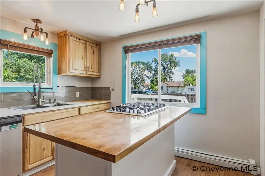 618 E 7th St, Cheyenne, WY 82007 - #3