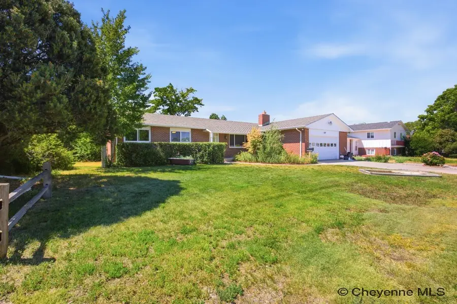 829 E Carlson St, Cheyenne, WY 82009 - #2
