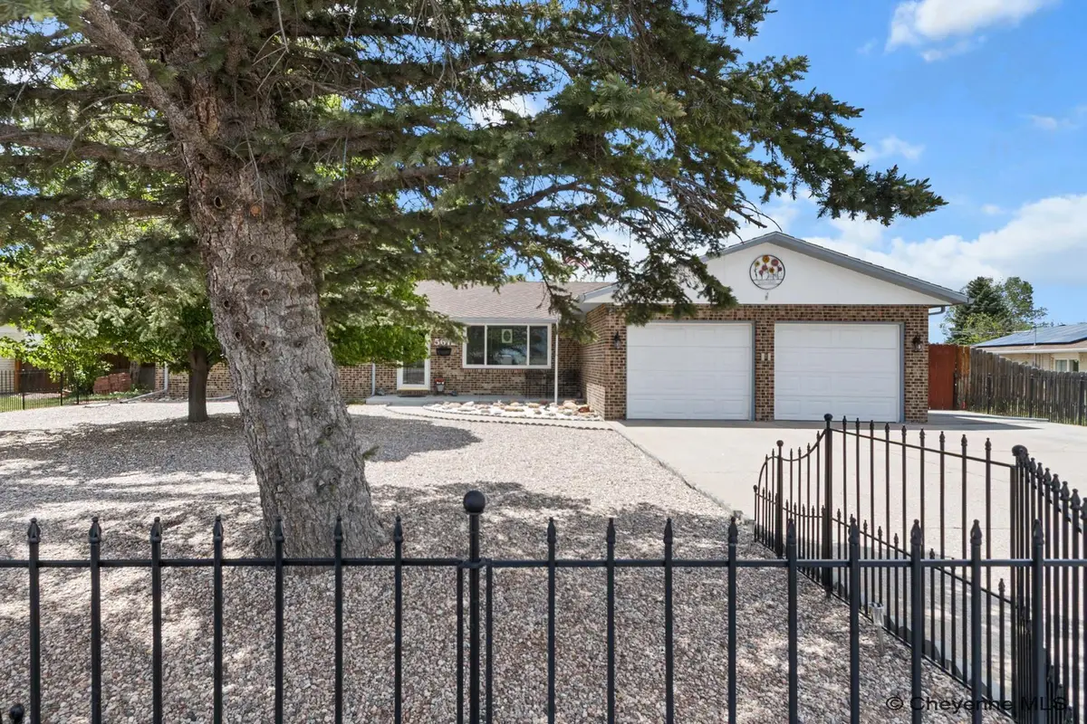 5612 Powderhouse Rd, Cheyenne, WY 82009 - #1