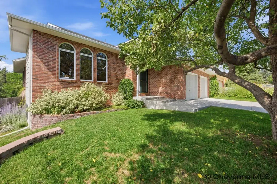 421 Sioux Dr, Cheyenne, WY 82009 - #3
