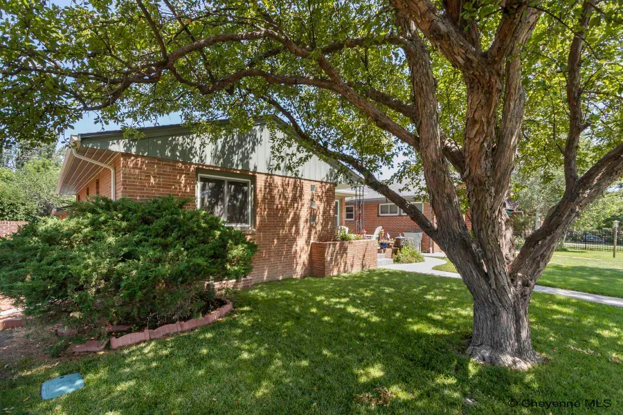 410 W 2nd Ave, Cheyenne, WY 82001 - #2