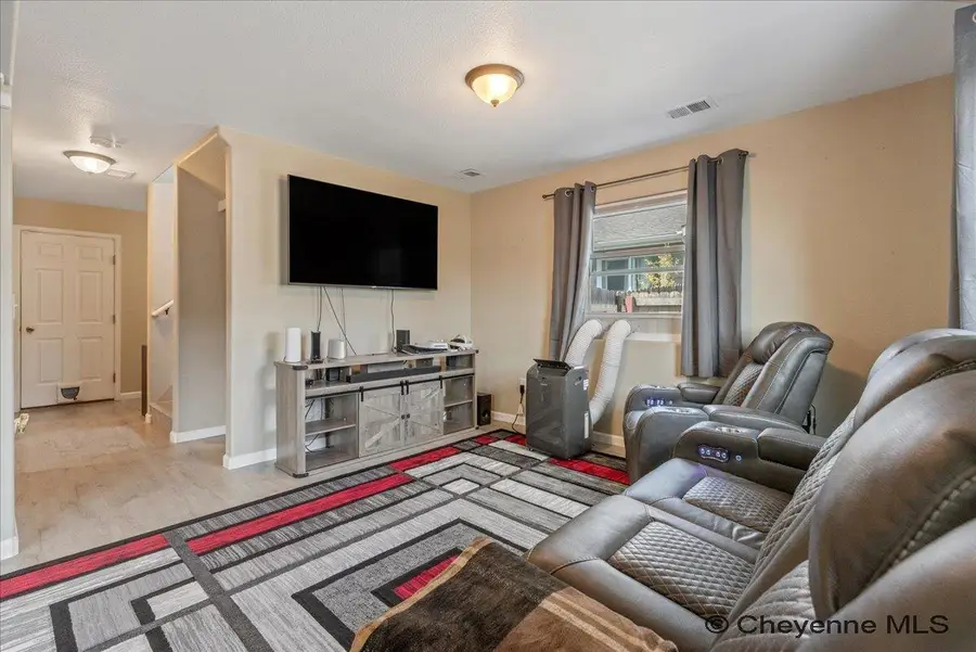 915 Pennsylvania Av, Cheyenne, WY 82001 - #3