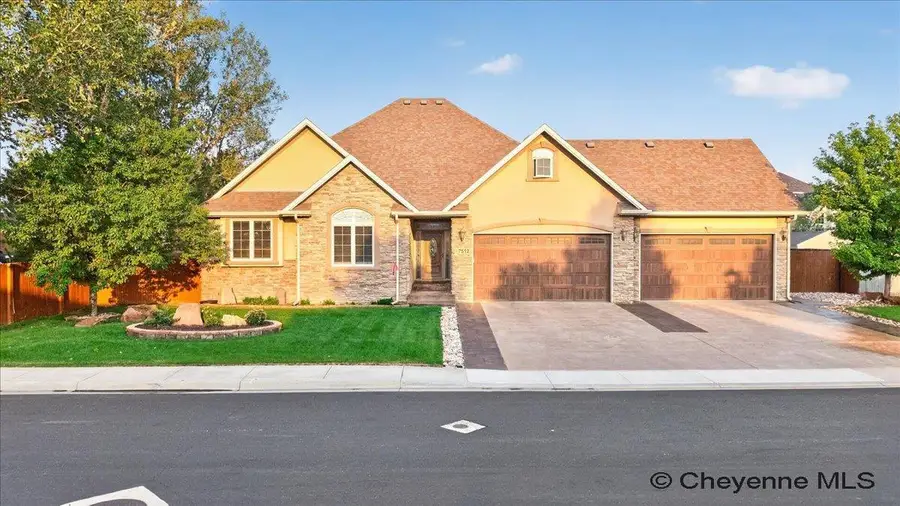 7512 Robin Dr, Cheyenne, WY 82009 - #2