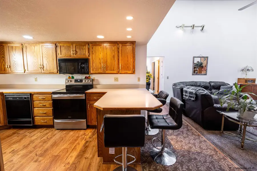 1735 Sanders, Laramie, WY 82070 - #3