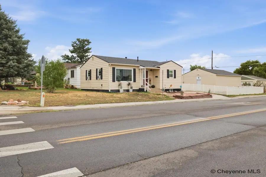 919 Hot Springs Ave, Cheyenne, WY 82001 - #2