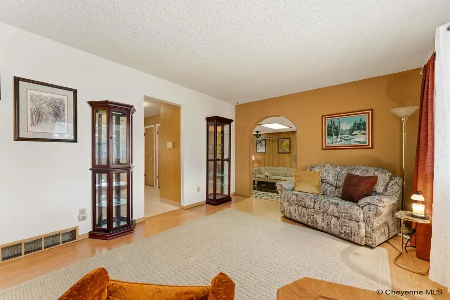 4717 Windmill Rd, Cheyenne, WY 82009 - #3