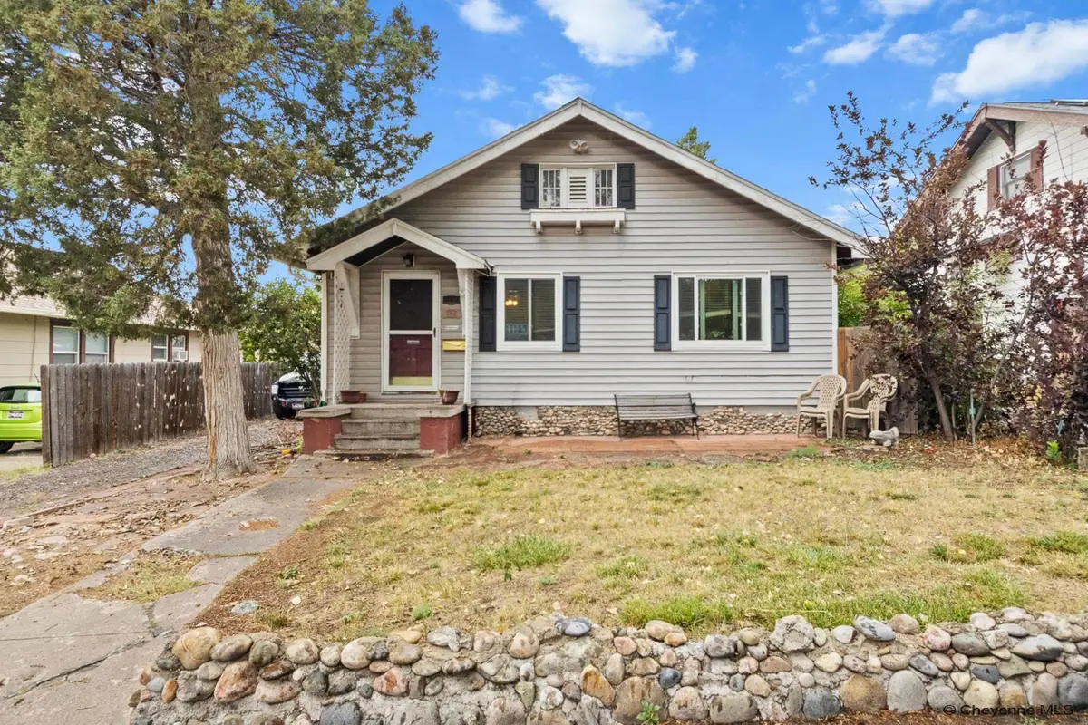 1216 E 19th St, Cheyenne, WY 82001 - #1