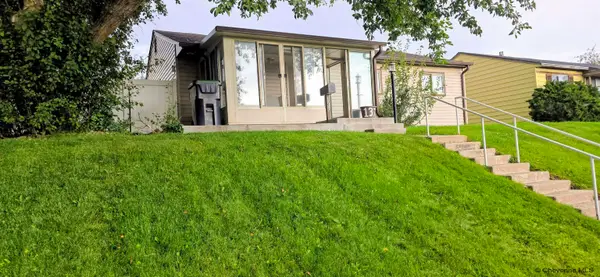 137 King Ct, Cheyenne, WY 82007