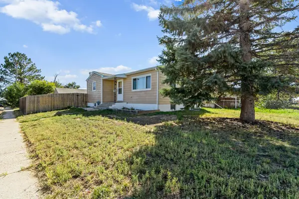 2621 e 13th St, Cheyenne, WY 82001