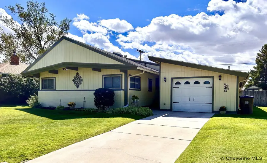 1414 Sanders, Laramie, WY 82070 - #2