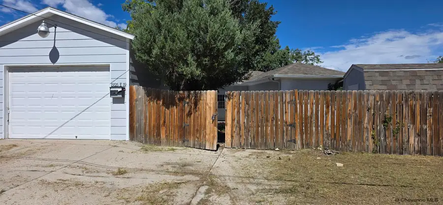 1925 E 19th St, Cheyenne, WY 82001 - #2