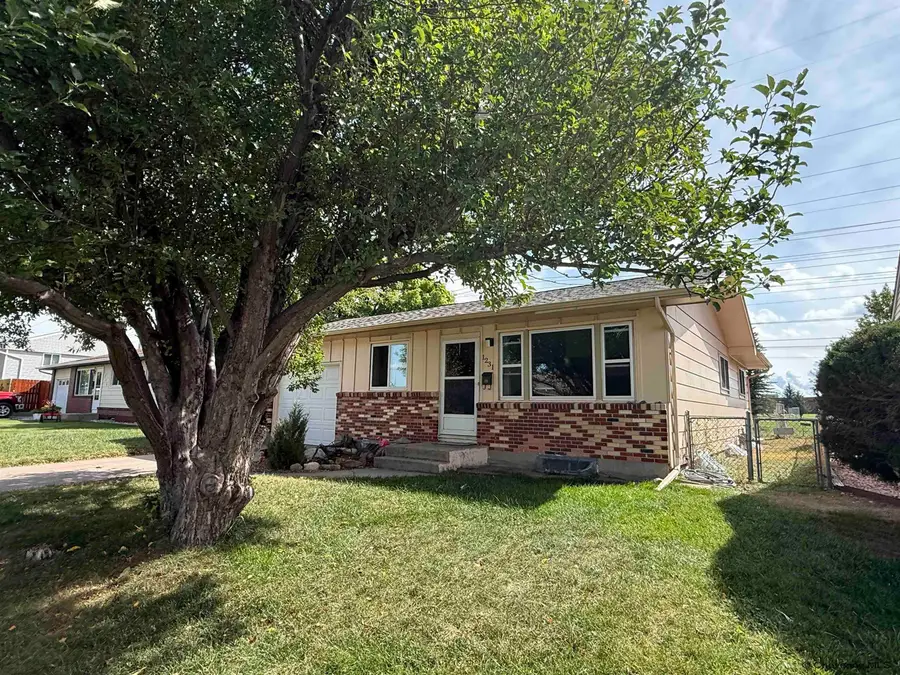 1231 W Jefferson Rd, Cheyenne, WY 82007 - #2