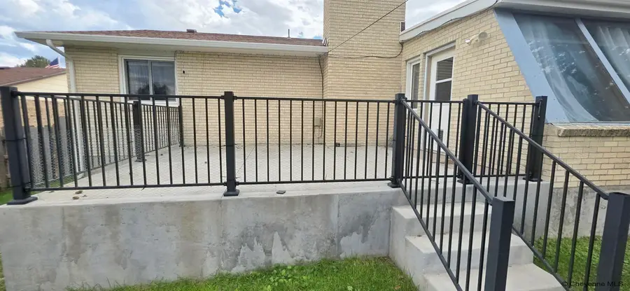 822 Evergreen St, Cheyenne, WY 82009 - #2