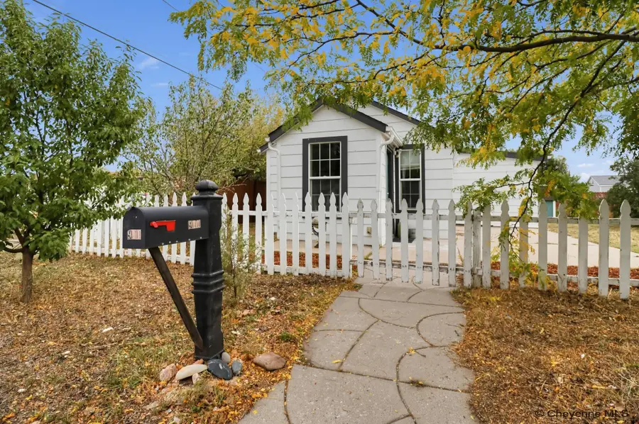 911 Oneil Ave, Cheyenne, WY 82007 - #2