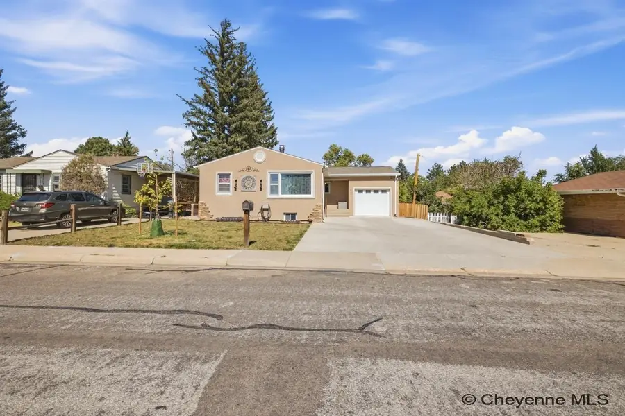 2532 E 15th St, Cheyenne, WY 82001 - #3