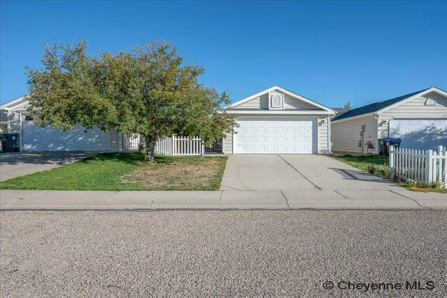 322 Appletree Ln, Cheyenne, WY 82009 - #2