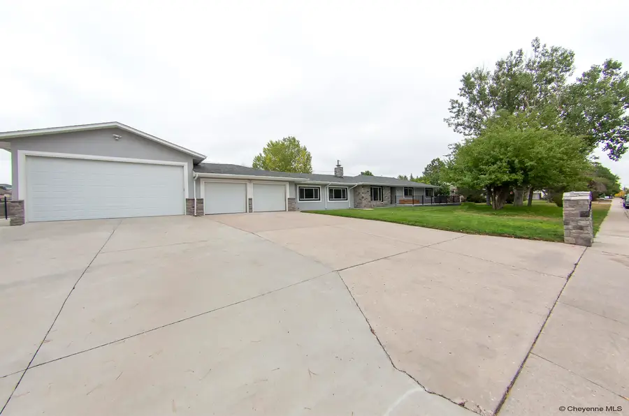 808 Virginia Ct, Cheyenne, WY 82009 - #3