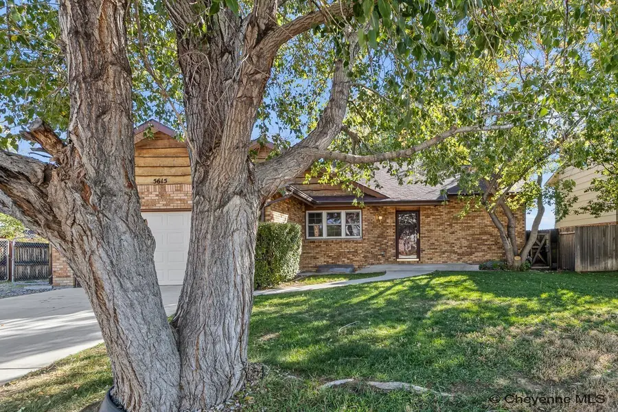 5615 Townsend Pl, Cheyenne, WY 82009 - #3