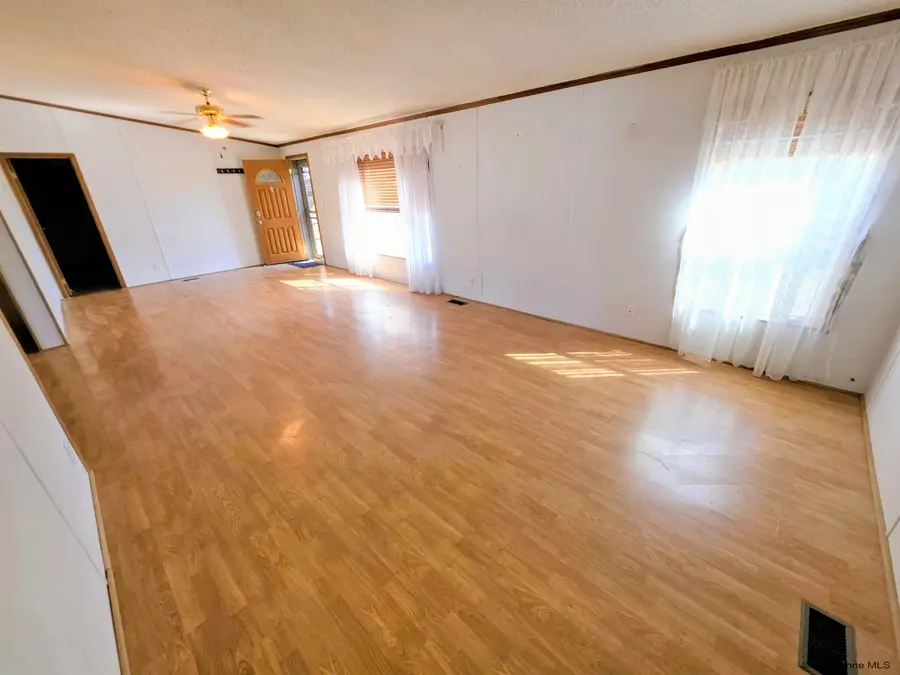 6810 Elmwood Ave, Cheyenne, WY 82007 - #2