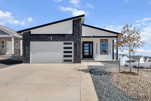4047 Saddleback Ln, Cheyenne, WY 82001