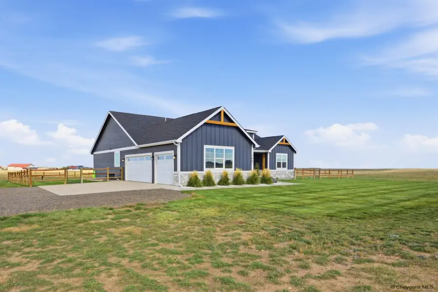1687 Saddlehorn Ct, Cheyenne, WY 82009 - #3