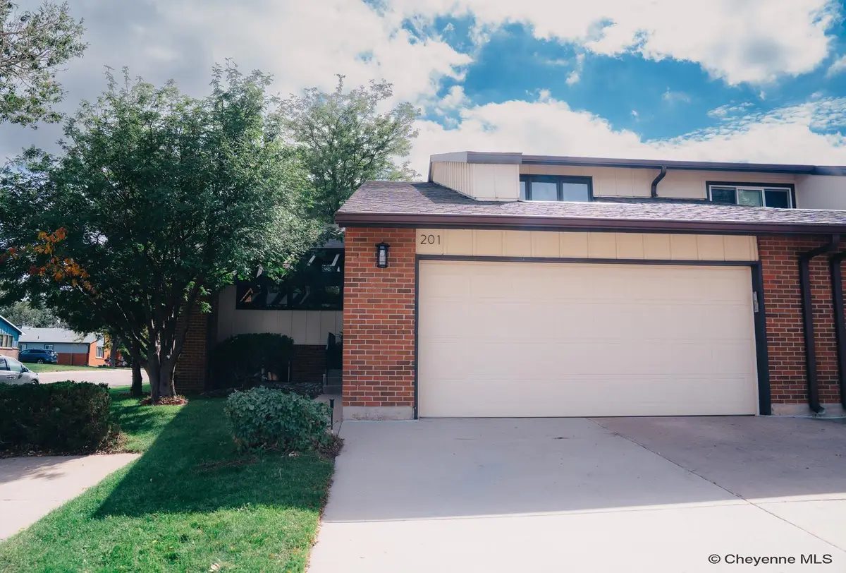 201 Cascade Ave, Cheyenne, WY 82009 - #1