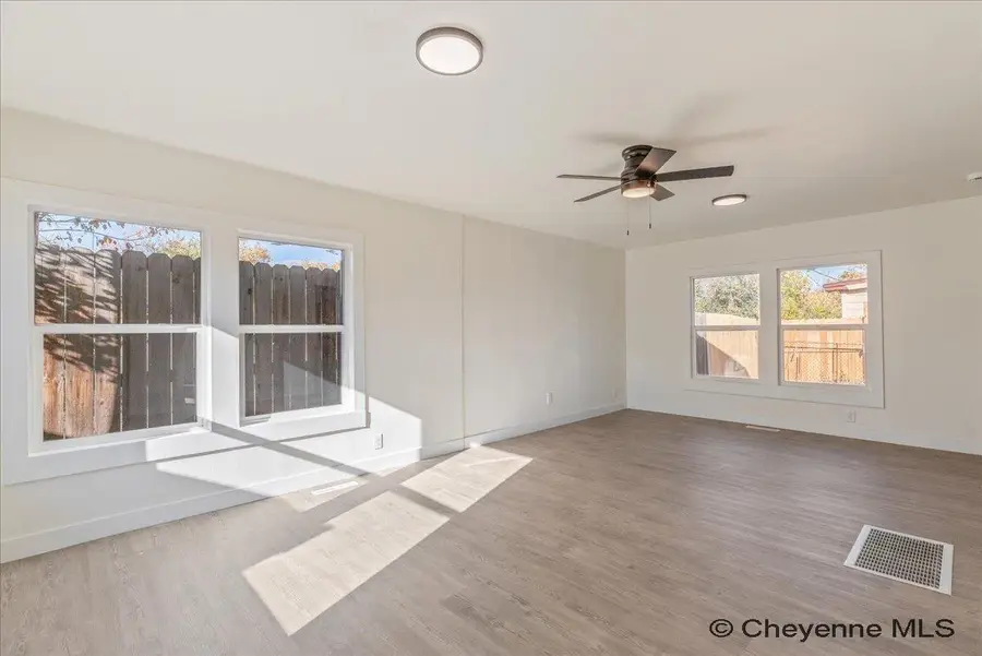 814 W 9th St, Cheyenne, WY 82007 - #3