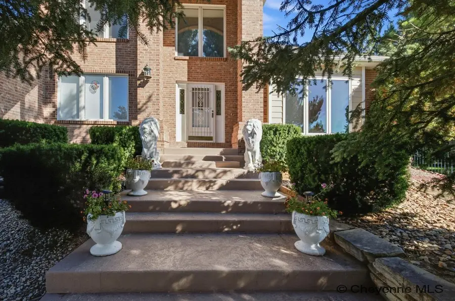 404 Sioux Dr, Cheyenne, WY 82009 - #2