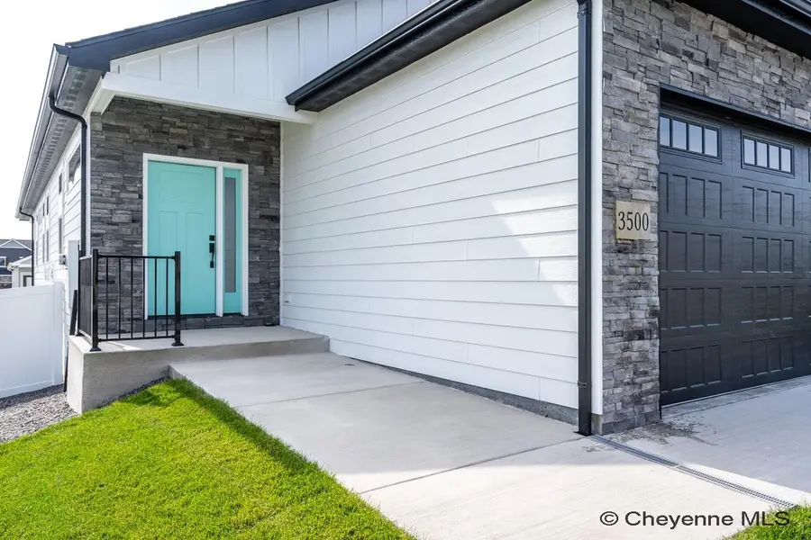 4046 Arrowhead Trl, Cheyenne, WY 82001 - Image #2