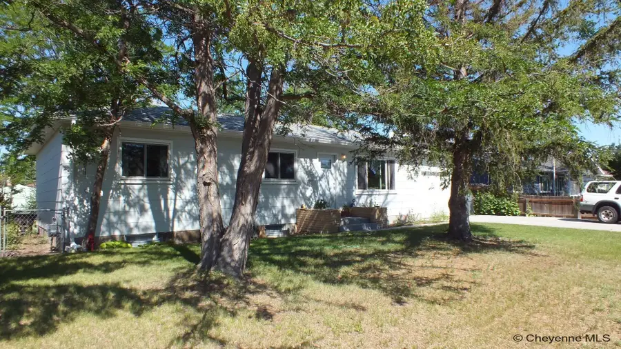 828 Sun Valley Dr, Cheyenne, WY 82001-2404 - Image #2