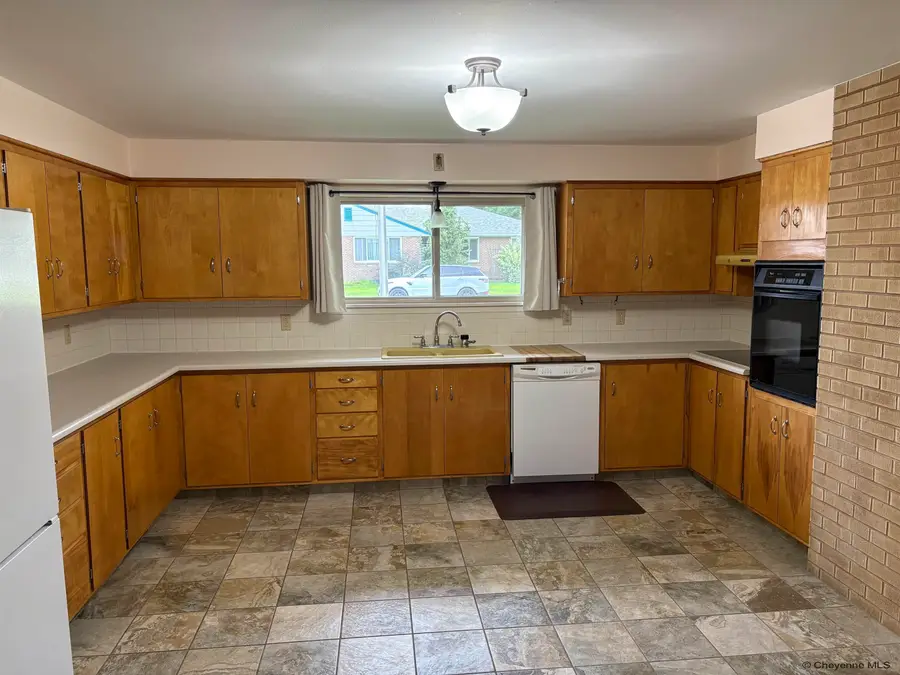 1356 Loomis St, Wheatland, WY 82201 - Image #2