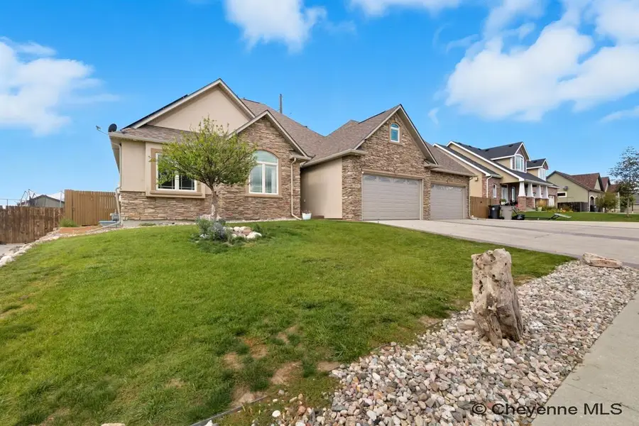 7510 Hawthorne Dr, Cheyenne, WY 82009 - Image #2