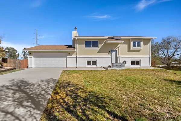 6715 Fairfield Ct, Cheyenne, WY 82007