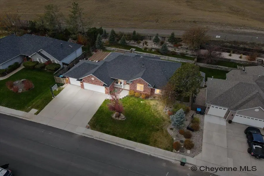 7402 Hawthorne Dr, Cheyenne, WY 82009 - Image #2