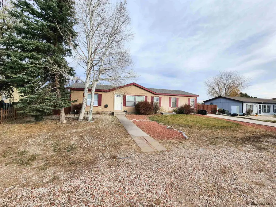 608 Sunridge Dr, Cheyenne, WY 82007 - Image #2