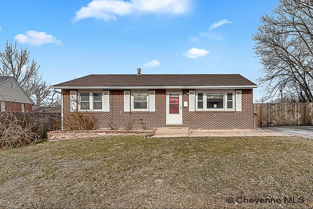 956 Hillcrest Rd, Cheyenne, WY 82009 - Image #1