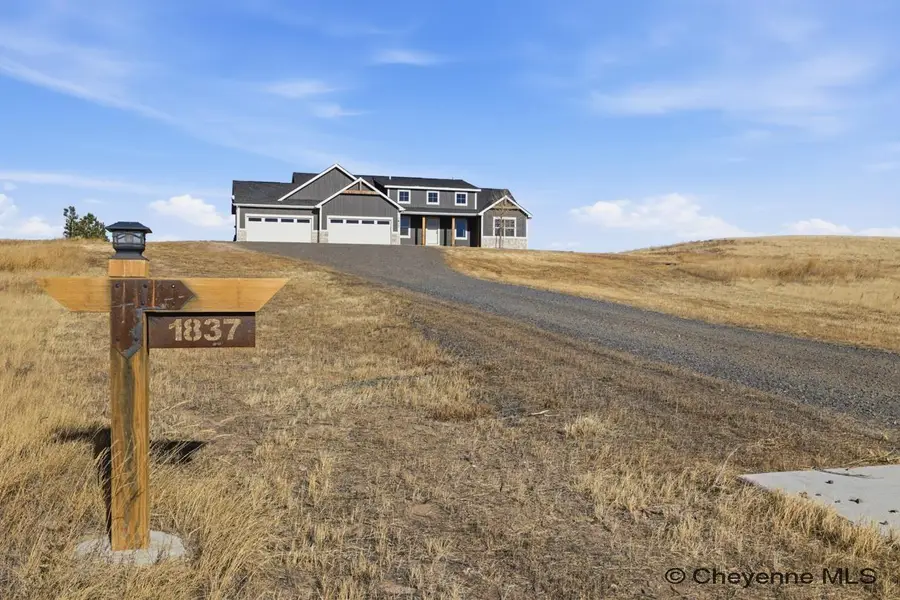 1837 Bear Cub Rd, Cheyenne, WY 82009 - Image #2