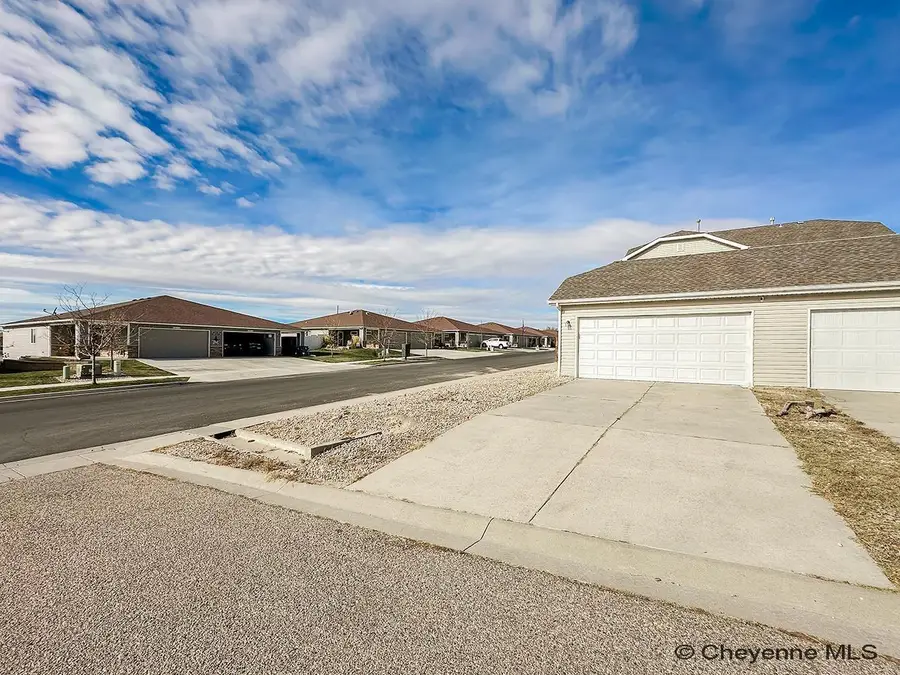 5001 Sunny Ridge Ln, Cheyenne, WY 82009 - Image #2