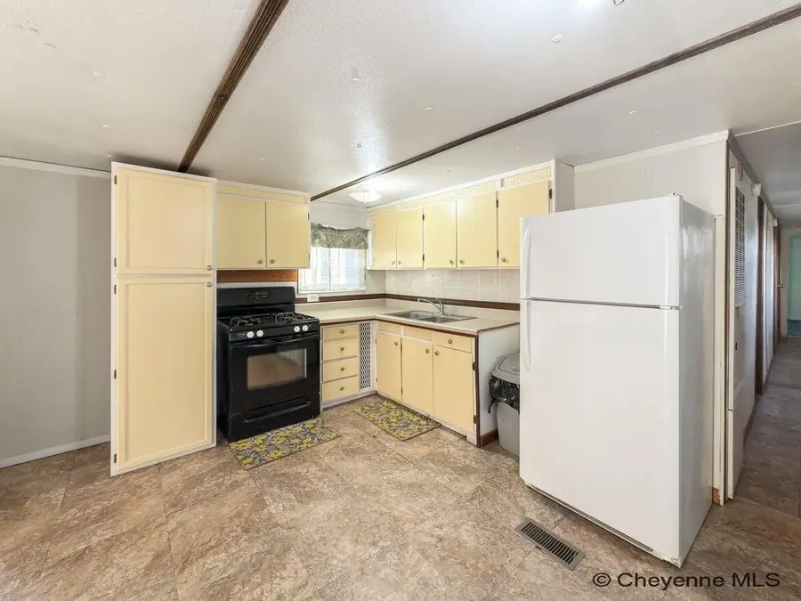 4744 Piccadilly Dr, Cheyenne, WY 82009 - Image #3