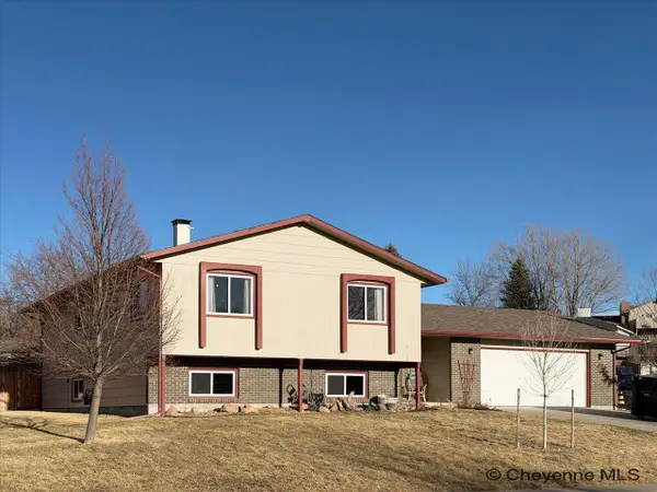 422 Dalcour Dr, Cheyenne, WY 82009