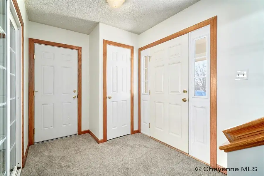 422 Dalcour Dr, Cheyenne, WY 82009 - Image #2