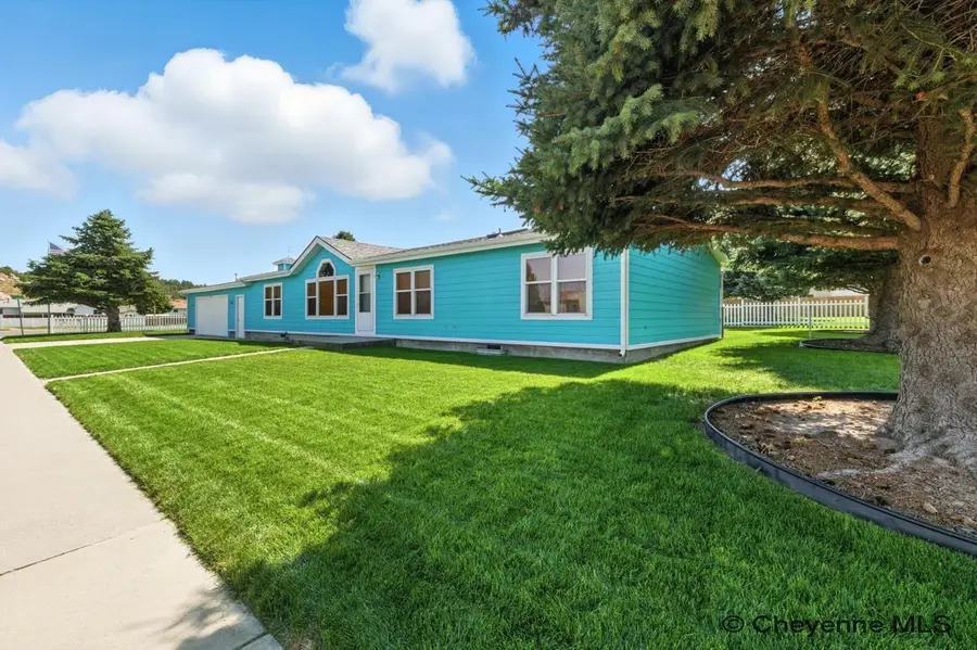 412 E 8th St, Pine Bluffs, WY 82082 - Image #2