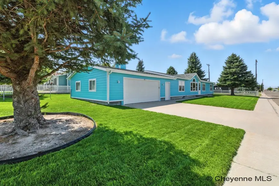 412 E 8th St, Pine Bluffs, WY 82082 - Image #3