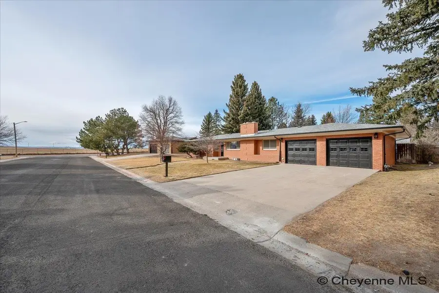 940 Creighton St, Cheyenne, WY 82009 - #2