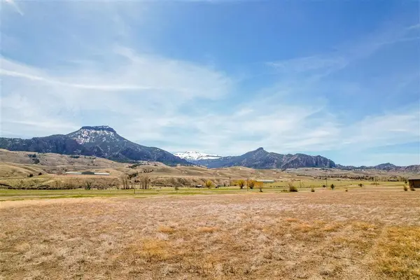 98 Stillwater Dr, Cody, WY 82414