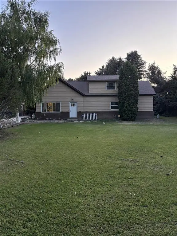 810 Road 6, Powell, WY 82435