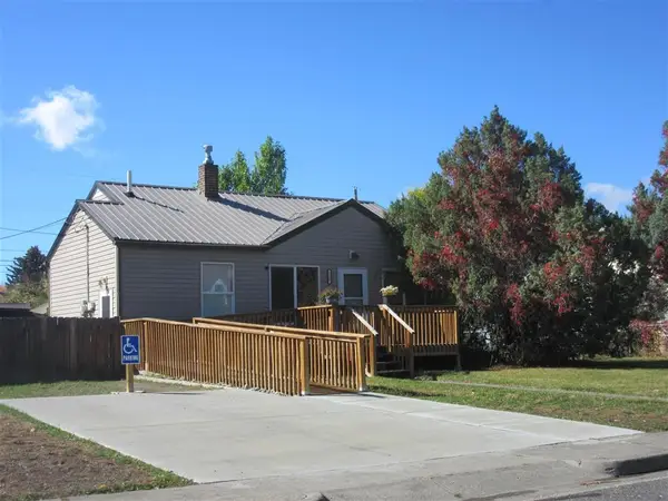 520 Circle Dr E, Cody, WY 82414