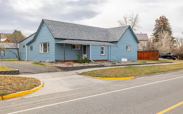 1222 Park Ave, Meeteetse, WY 82433